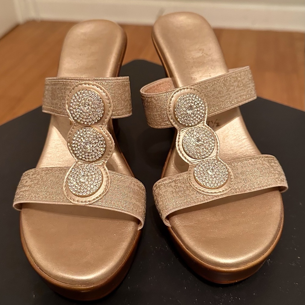 NWOT Italian shoemakers sandals